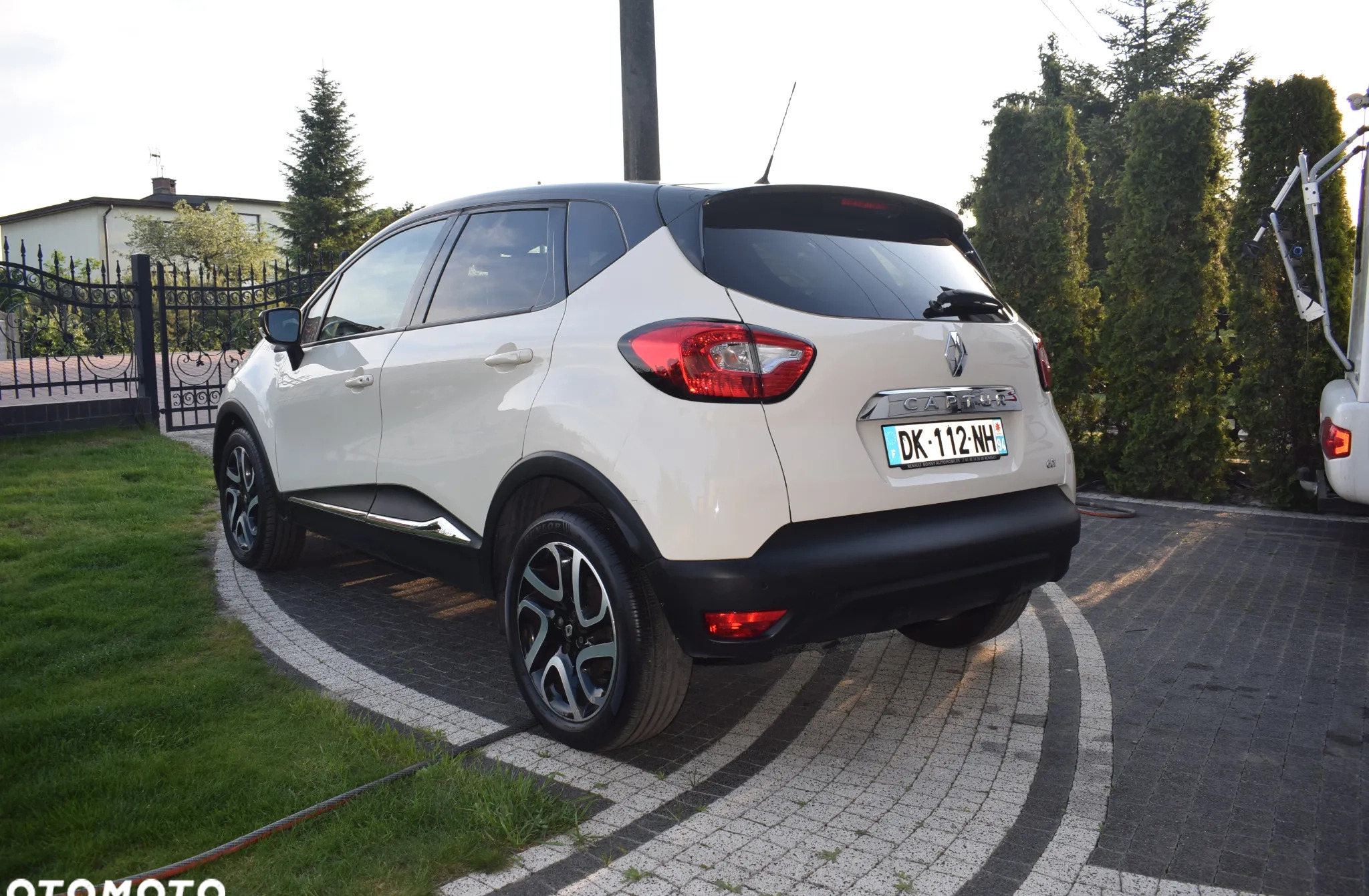 Renault Captur cena 32900 przebieg: 122000, rok produkcji 2014 z Frampol małe 121